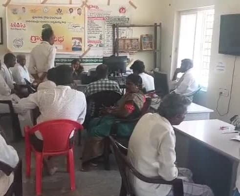 సర్వర్‌ సమస్యతో దరఖాస్తుదారులకు పాట్లు - Udayam
