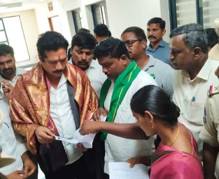 నకిలీ ఎస్టీ సర్టిఫికెట్లపై చర్యలు తప్పనిసరి: ఆదివాసి కన్వీనర్