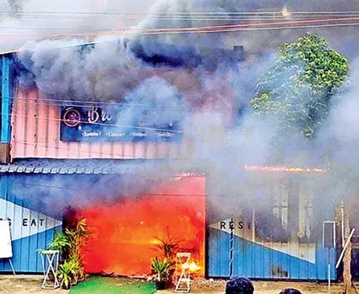 ఎలమంచిలిలో రెస్టారెంట్‌లో భారీ అగ్నిప్రమాదం