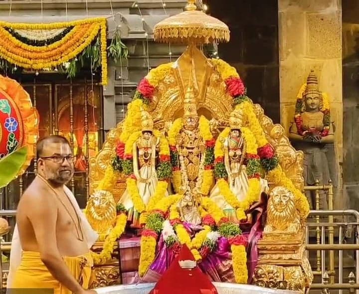 లక్ష్మీ అమ్మవారికి ఘనంగా కుంకుమార్చన - Udayam