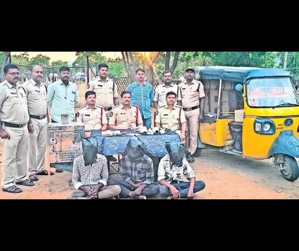 ఆలయాల్లో చోరీలు: ముగ్గురు అరెస్టు