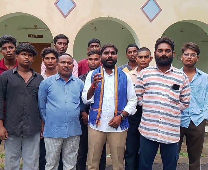 ఉద్యమాలతోనే సమస్యలు పరిష్కారం