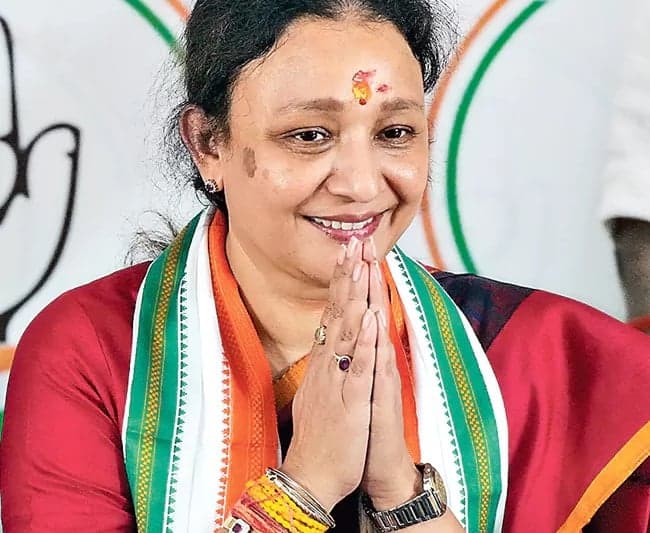 యూపీసీసీ బాధ్యతల స్వీకరణ - Udayam