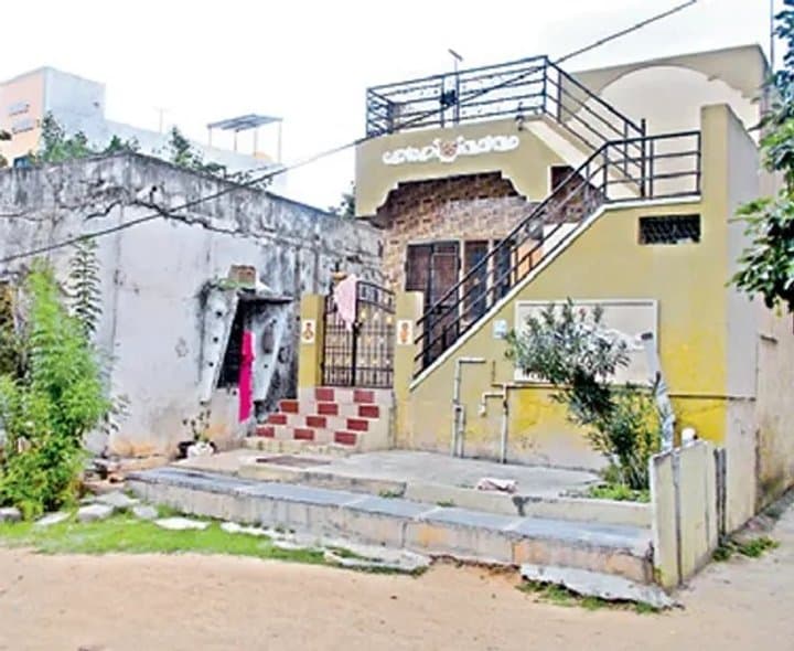 గుత్తిలో ప్రభుత్వ స్థలాల ఆక్రమణలపై ఆరోపణలు