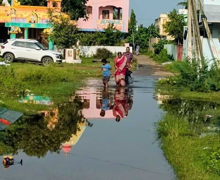 మండవల్లి పీహెచ్‌సీ రహదారులు అధ్వానం - Udayam