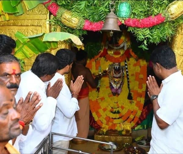 బోయకొండ గంగమ్మ ఆలయంలో మాజీ ఎమ్మెల్యే వెంకటే గౌడ ప్రత్యేక పూజలు - Udayam Digital