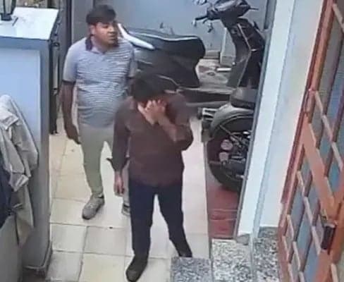 ఐఫోన్ చోరీ చేసి పాస్‌వర్డ్ అడుగుతున్నారు