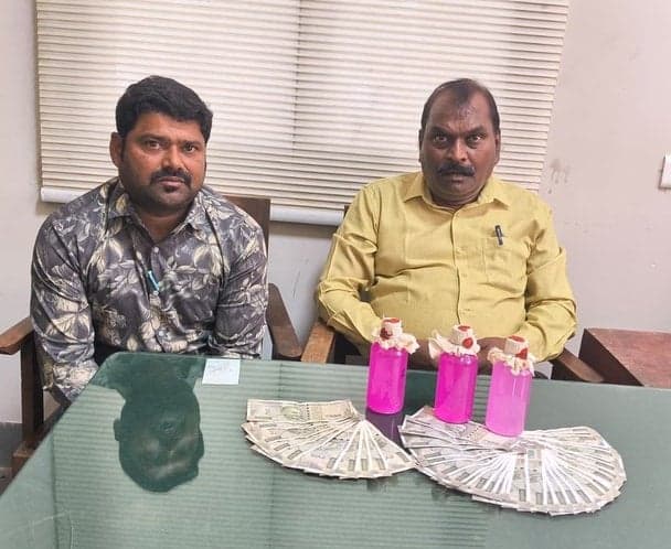 రూ.20 వేల లంచం కేసు.. ఇద్దరు అరెస్ట్ 