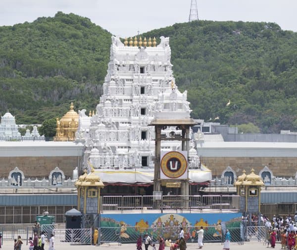 తిరుమలలో సర్వదర్శనానికి 8 గంటల సమయం