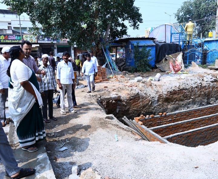 ములుగు మోడల్ బస్‌స్టాండ్ పనులు త్వరగా పూర్తి చేయాలి: మంత్రి సీతక్క - gallery image 3