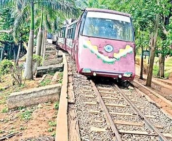 విశాఖ కైలాసగిరిపై నిలిచిన టాయ్‌ట్రైన్