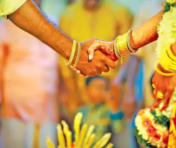 రూపాయి, కొబ్బరికాయతో పెళ్లి