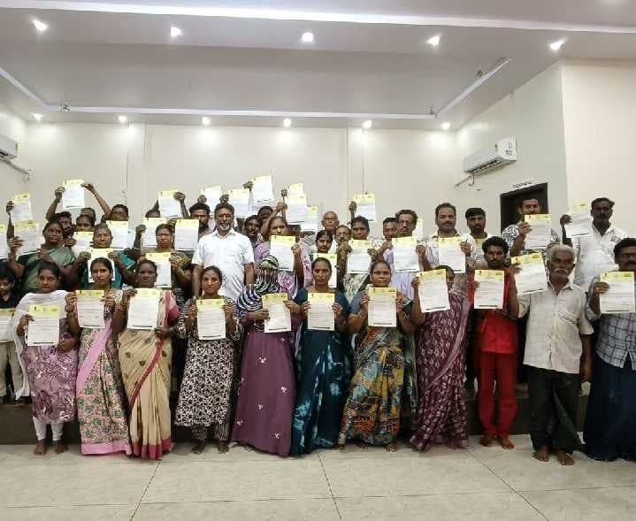 ఉంగుటూరులో 50 మందికి CMRF సాయం - Udayam