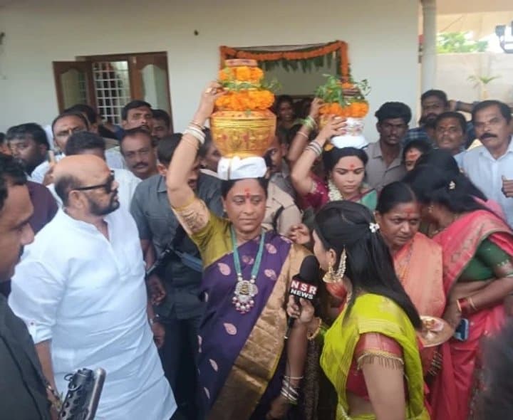 బంగారు బోనమెత్తిన సురేఖ