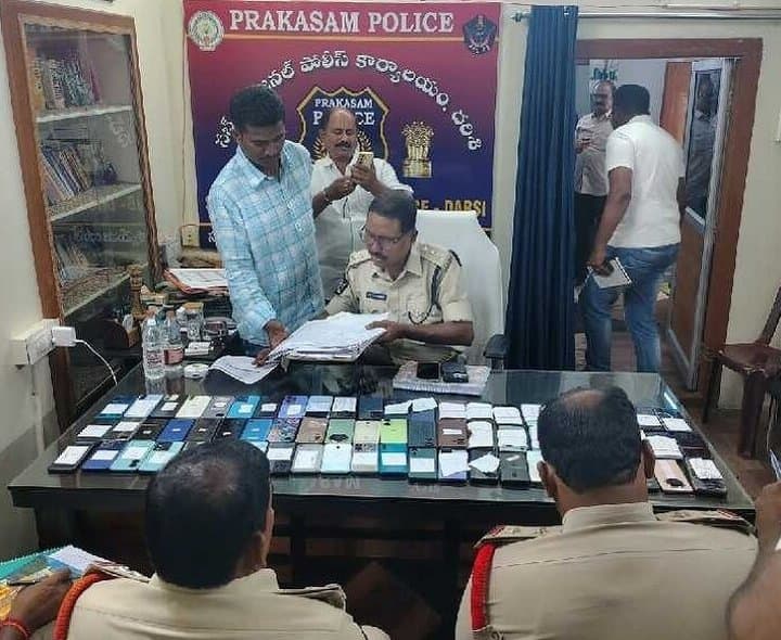 రూ.15.75 లక్షల విలువైన మొబైళ్లు స్వాధీనం