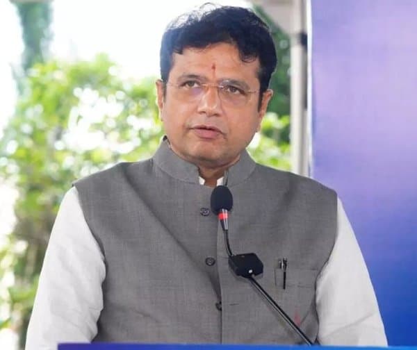 కాంగ్రెస్ ఓట్ల తొలగింపుపై మంత్రి శ్రీధర్‌బాబు ఆగ్రహం - Udayam Digital
