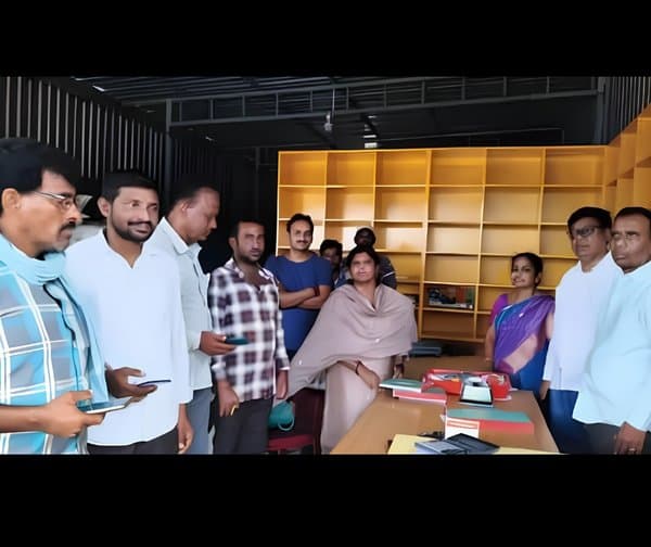 రైతులను వేధిస్తే డీలర్లపై చర్యలు - Udayam Digital