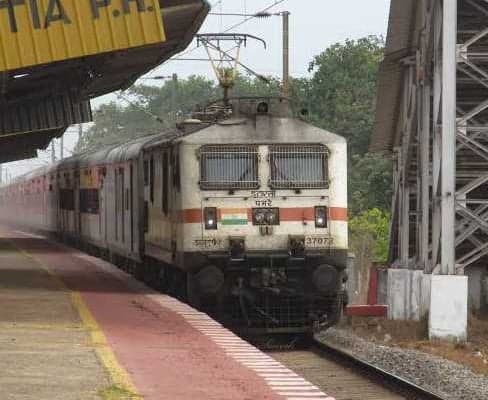 దసరాకు విశాఖ-విజయవాడ స్పెషల్ రైళ్లు