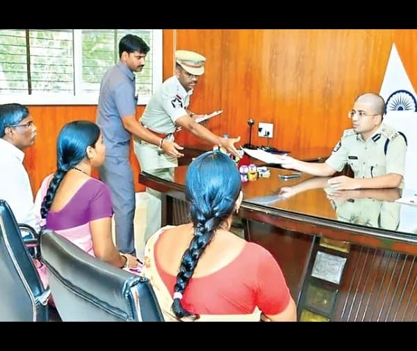 గ్రూప్-2 ఉద్యోగం పేరిట రూ.50 లక్షల మోసం