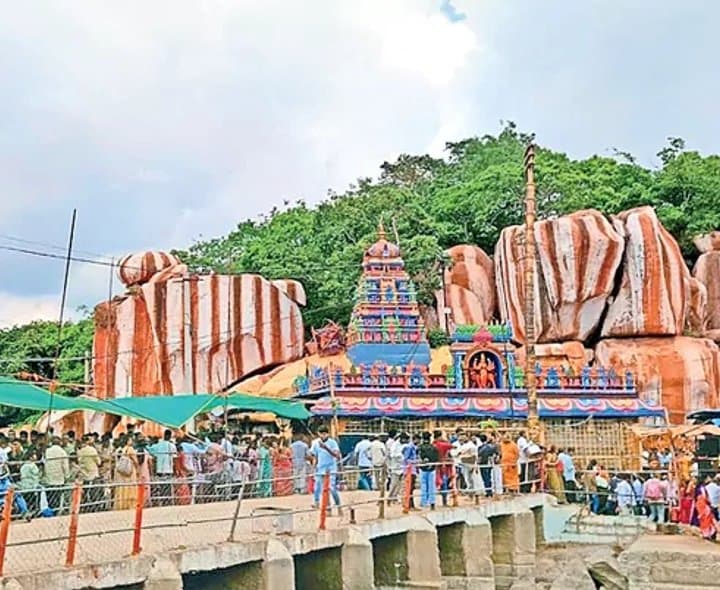 ఏడుపాయల దుర్గమ్మకు పాలకుల కరువు