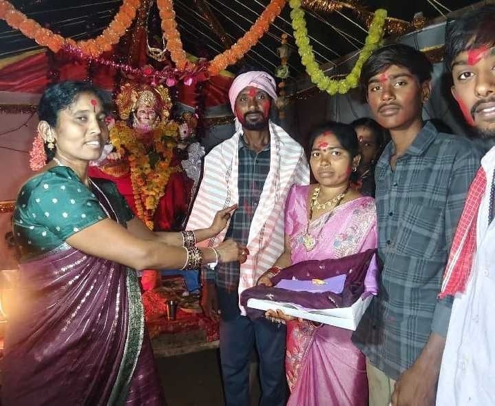 జైత్‌పూర్‌లో శారదాదేవి చీర రూ.5,500కు వేలం - Udayam