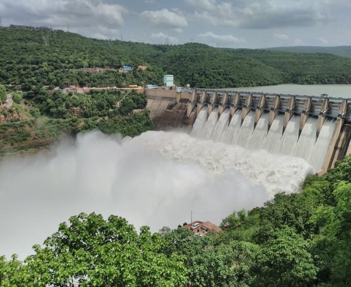 శ్రీశైలానికి భారీ వరద.. 2 లక్షల క్యూసెక్కులకుపైగా ఇన్‌ఫ్లో