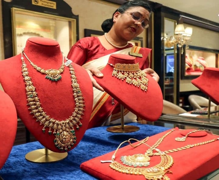 బలహీన డిమాండ్‌తో బంగారం రూ.600 డౌన్