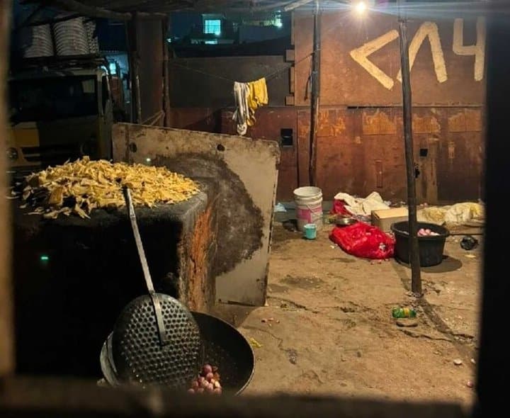 అత్తాపూర్‌లో అక్రమ ఫుడ్ సెంటర్‌పై దాడి