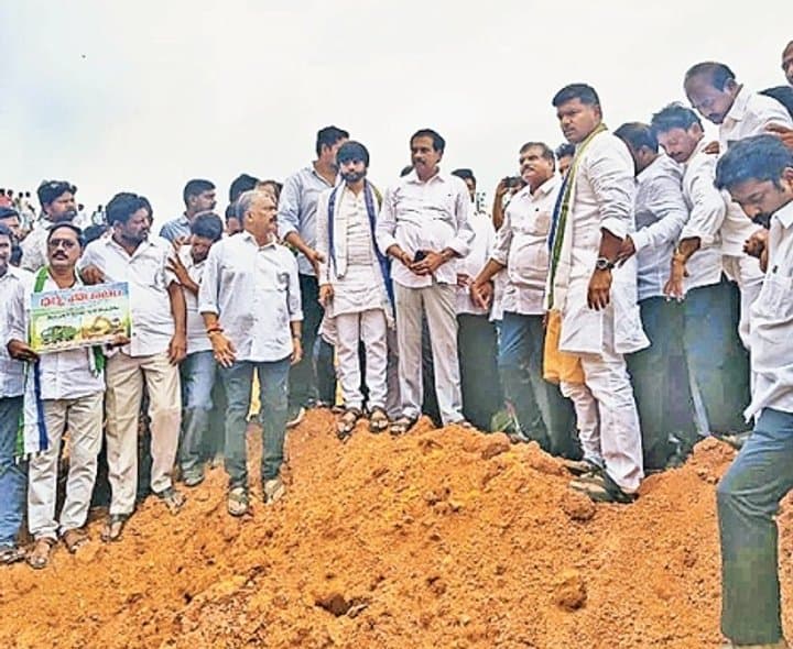 పంచదార్లలో మైనింగ్ ఆపాలి