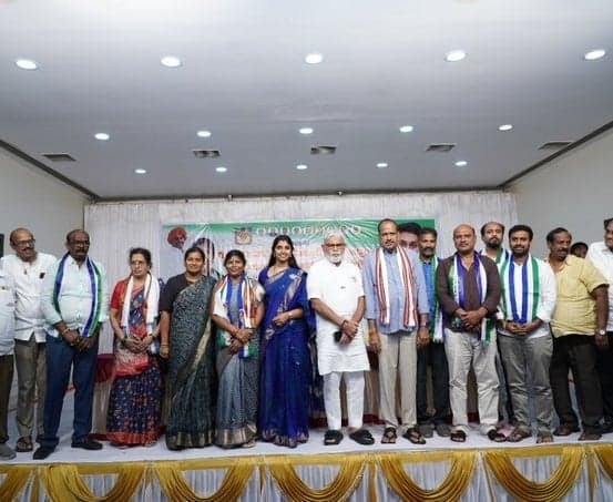 మార్వాడీ సంఘం పెద్దలతో వైఎస్సార్‌సీపీ మేయర్ అభ్యర్థి భేటీ