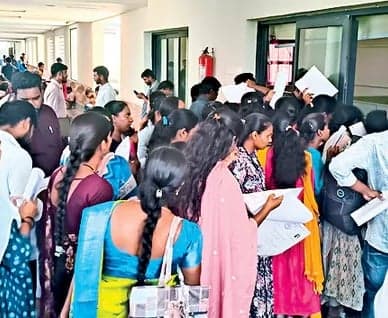 ఆరోగ్యశాఖ ఉద్యోగాల పేరుతో దళారుల వసూళ్లు