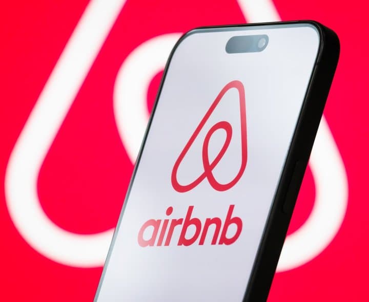 ప్రయాణాల జోరుతో Airbnb జోరు