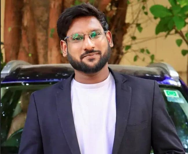 కౌశిక్ నకిలీ ఖాతాపై ఫిర్యాదు - Udayam