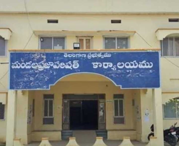 వర్షంతో తగ్గిన ప్రజావాణి స్పందన - Udayam