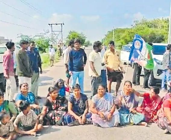 మహిళల బైండోవర్‌పై వివాదం