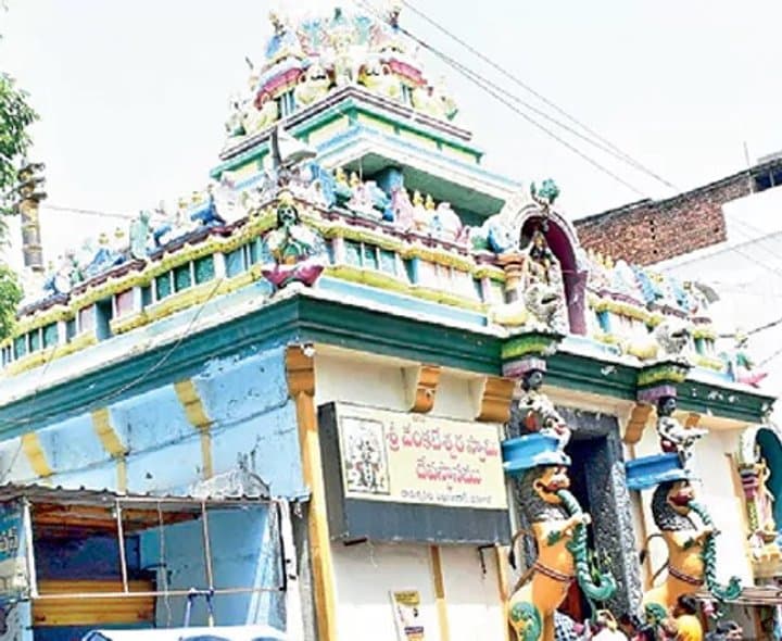 ఆలయాల్లో ప్రైవేటు పెత్తనం వద్దు
