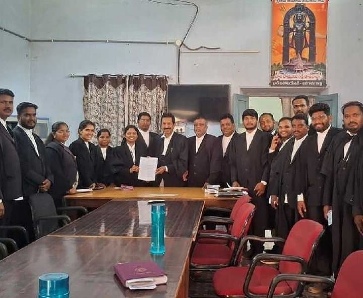జూనియర్‌ న్యాయవాదులకు హెల్త్‌ కార్డులు