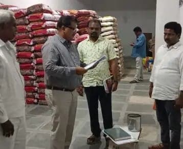 ఖమ్మంలో బియ్యం దుకాణాల్లో ఆకస్మిక తనిఖీలు