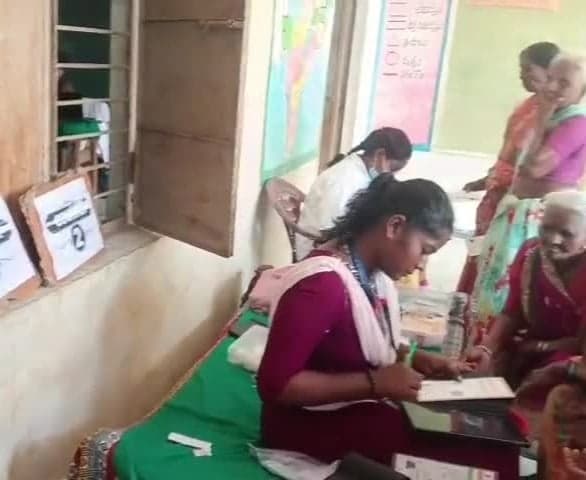 ఎం.కాశినగరంలో ఉచిత వైద్య శిబిరం - Udayam