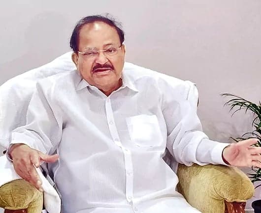 ఓట్ల తొలగింపు ఒక అపోహ: వెంకయ్య - Udayam