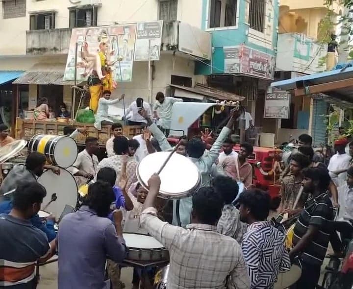 గార్లలో ఉల్లాసంగా గణేశుని శోభాయాత్ర - Udayam