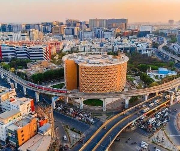 హైదరాబాద్ రియల్ ఎస్టేట్ సంచలనం