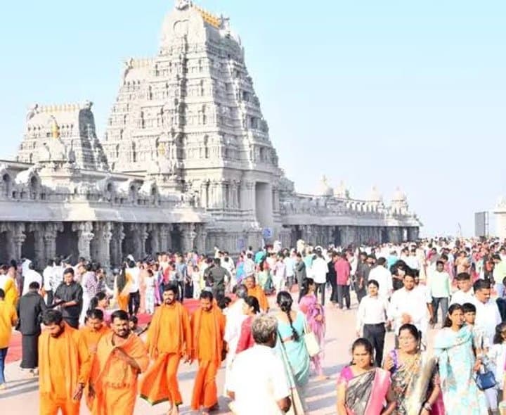యాదాద్రి హుండీ ఆదాయం రూ.3.52 కోట్లు