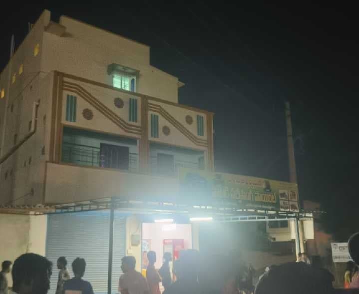స్కూల్, ఆలయం వద్ద మద్యం షాపుపై ఆందోళన - Udayam