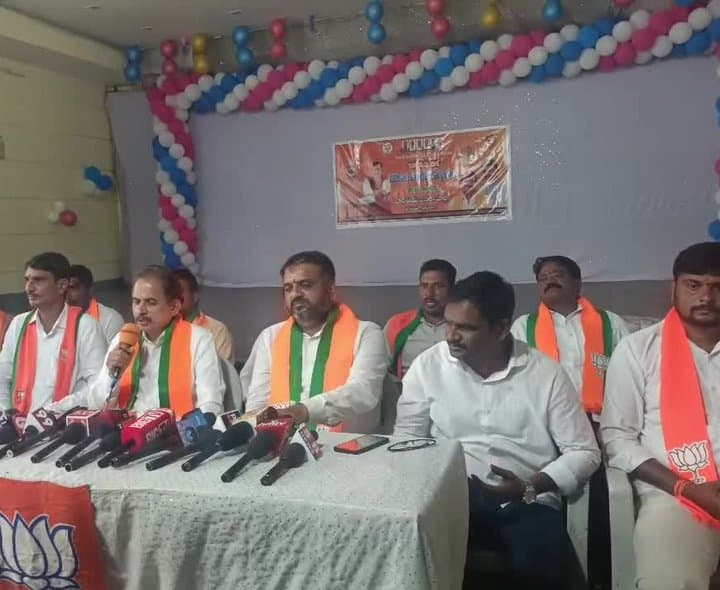 పరకాల ఆస్పత్రి పరిస్థితిపై బీజేపీ నేత ఆరోపణ