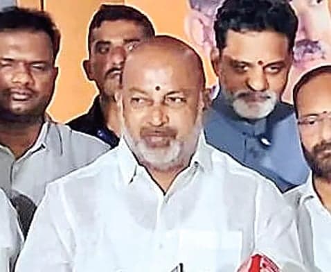 బ్యాలెట్ ఎన్నికలకు సిద్ధమా?: బండి సంజయ్ సవాల్