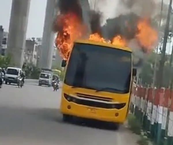 స్కూల్ బస్సులో అగ్నిప్రమాదం