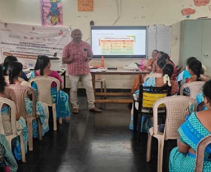  మోడల్‌ స్కూల్లో ఆరోగ్య అవగాహన కార్యక్రమం - Udayam