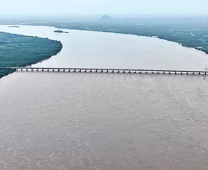 భద్రాచలం వద్ద మూడో హెచ్చరిక