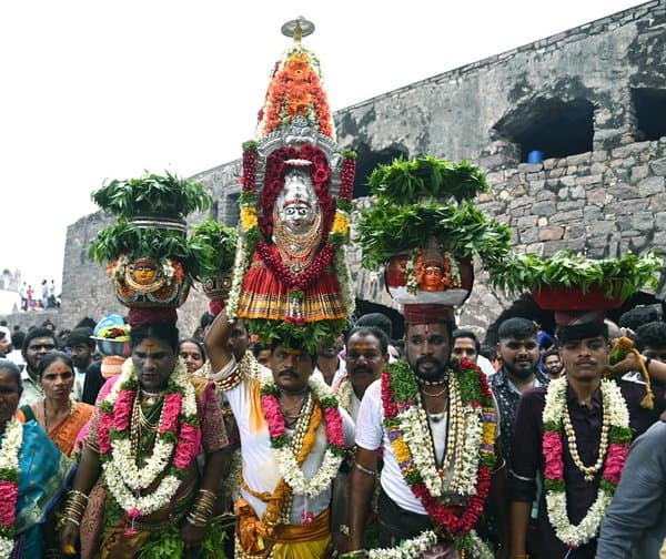 ప్రారంభం కానున్న గోల్కొండ బోనాలు: రంగం సిద్ధం - Udayam Digital